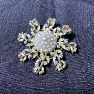 1940s Floral Design with‎ Crystal and Pearl Gold Filled Brooch (Br)